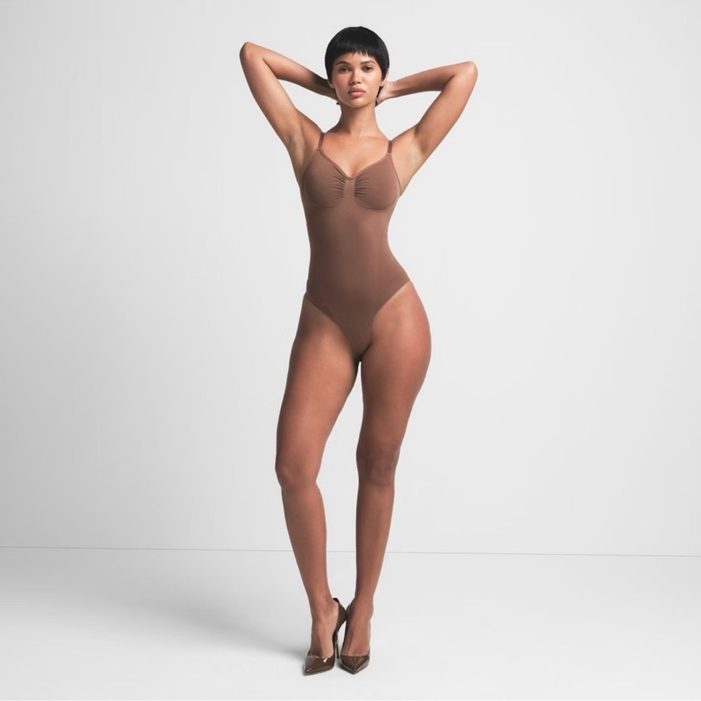 SKIMS SEAMLESS SCULPT BRIEF BODYSUIT JASPER SMALL - Picture 3 of 15